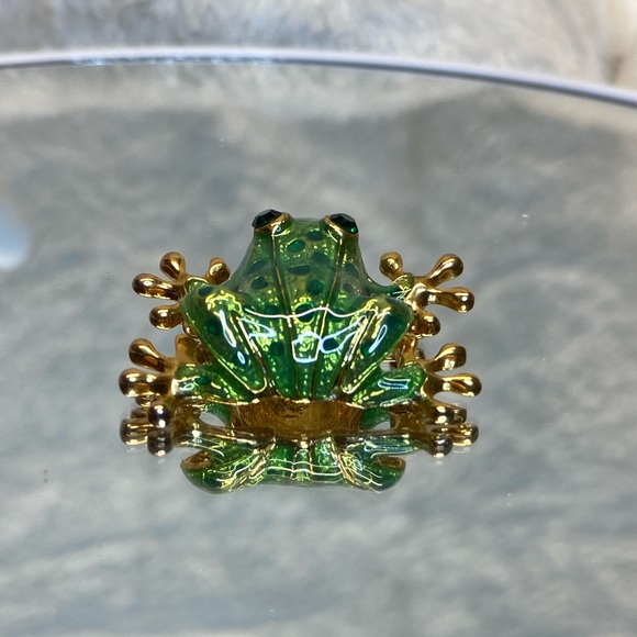 Vintage Brooch / Pin, Figural Frog, Green Enamel with Black Stones, Gold Tone - Picture 9 of 11